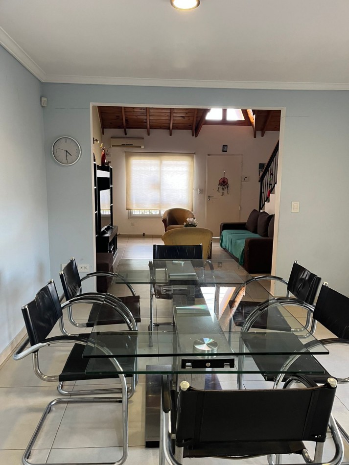 Chalet desarrollado en dos plantas  amplio parque con piscina climatizada Castelar N.