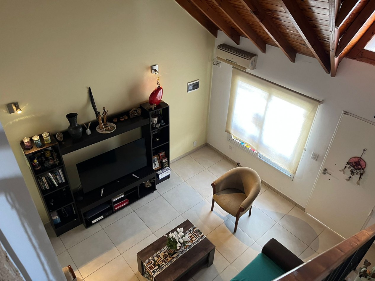 Chalet desarrollado en dos plantas  amplio parque con piscina climatizada Castelar N.