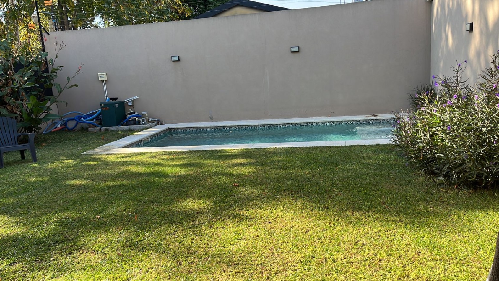 Chalet desarrollado en dos plantas  amplio parque con piscina climatizada Castelar N.