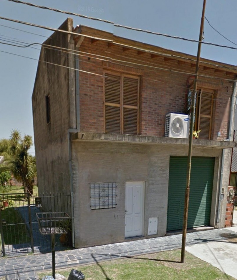 Chalet dos planta con amplio lote, toma menor valor /auto