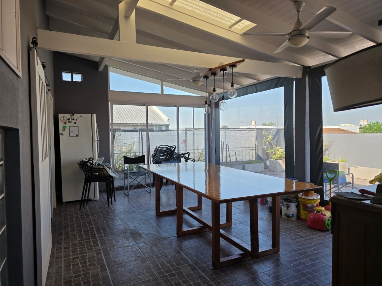 Dto. 3 ambientes con quincho con parrilla y terraza , excelente estado y ubicacion