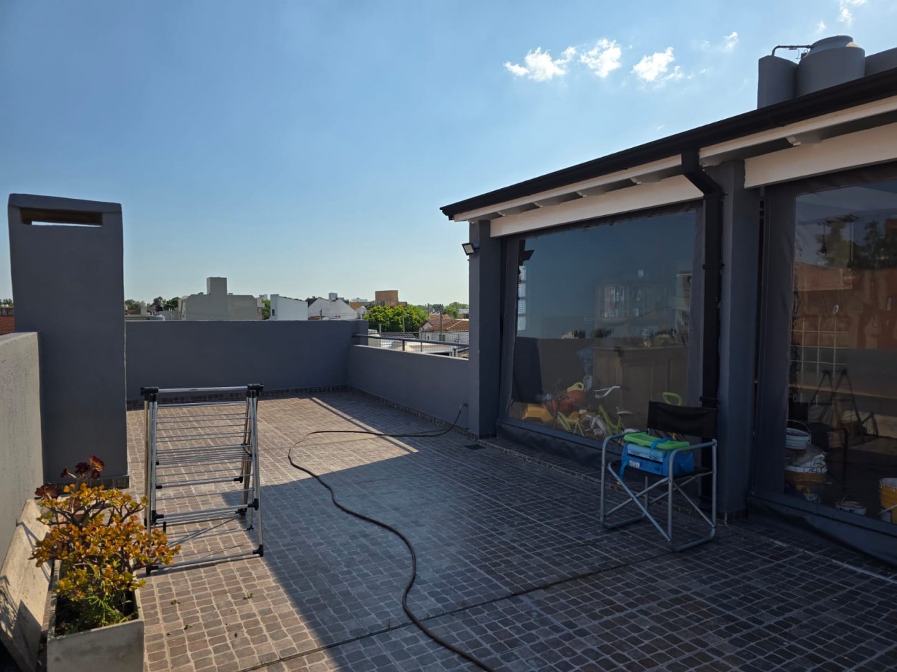 Dto. 3 ambientes con quincho con parrilla y terraza , excelente estado y ubicacion