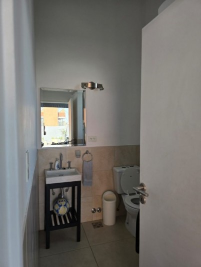 Dto. 3 ambientes con quincho con parrilla y terraza , excelente estado y ubicacion