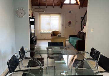 Chalet desarrollado en dos plantas  amplio parque con piscina climatizada Castelar N.